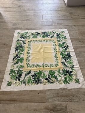 Vintage Ivy Leaf Print Tablecloth in Green and Yellow